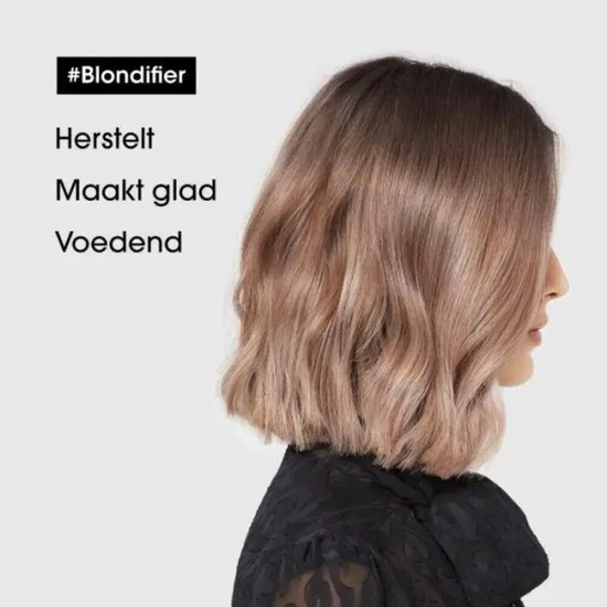 Mannequin aux cheveux blonds ondulés, avec texte : #Blondifier, Réparateur, Lissant, Nourrissant.