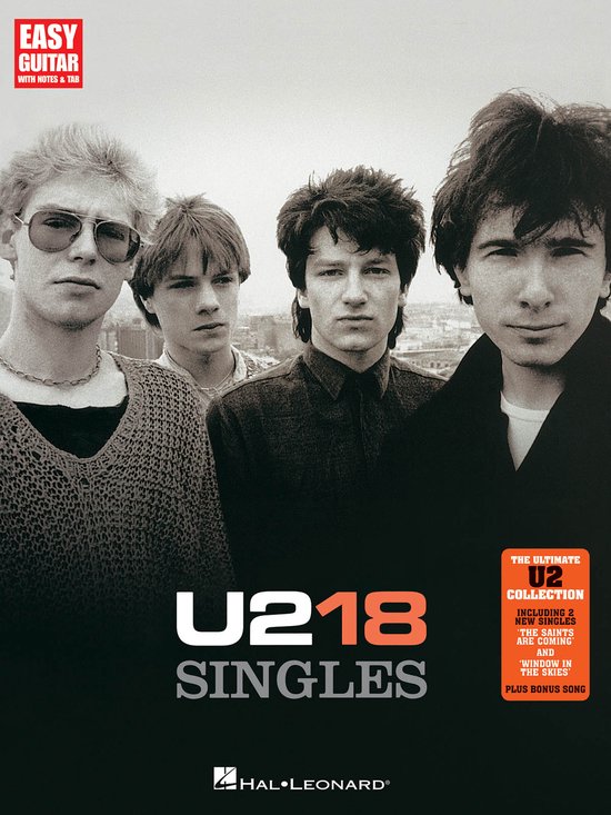 Boekhoes met U2 in zwart-wit, met de tekst 'U218 Singles' en 'Easy Guitar'.