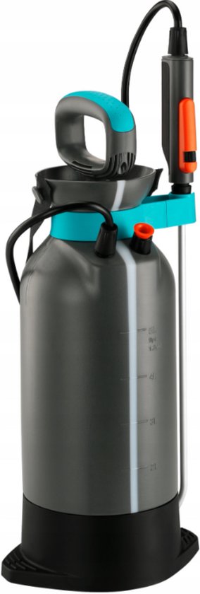 Een GARDENA 5L drukspuit met grijze tank, zwarte voet en blauwe/oranje accenten.