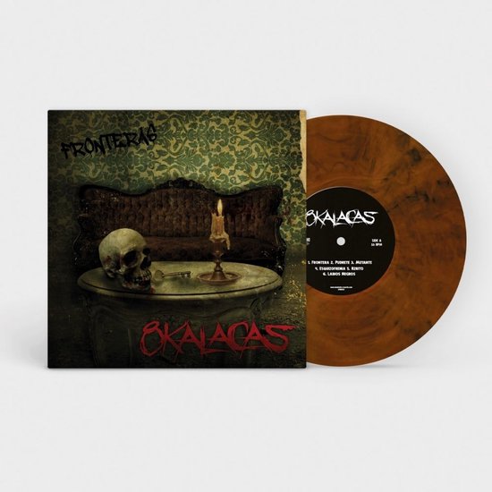 Vinylplaat met hoes. De hoes toont een schedel, kaars en bankje met het 'Fronteras' en '8kalacas' logo. De plaat is bruin gevlekt.