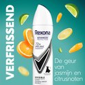 Rexona Advanced Protection Invisible deodorant spuitbus met sinaasappel, citroen, limoen en wortel op een turquoise achtergrond.