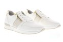 Een paar witte Gabor sneakers met gouden ritsen en zijkanten.