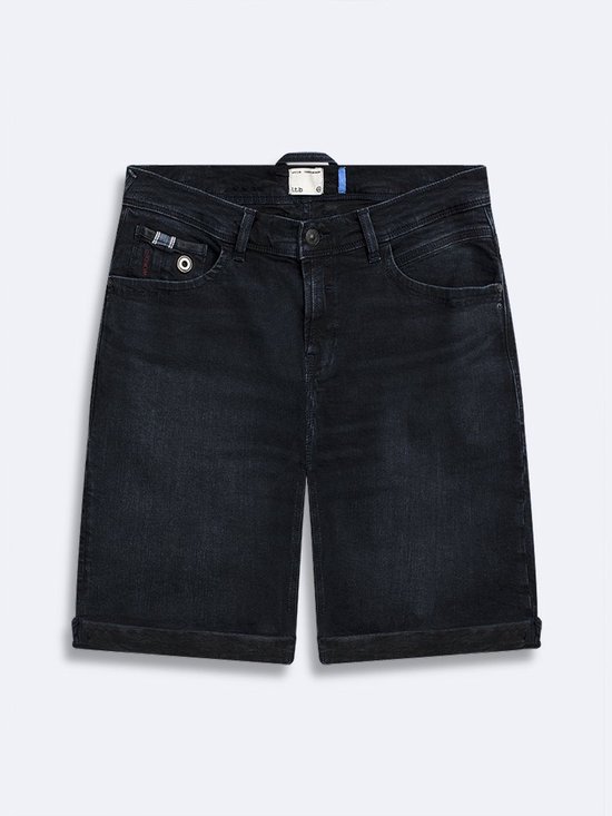 Donkerblauwe denim short met een lichte wassing, omgeslagen zoom en kenmerkende zakdetails.