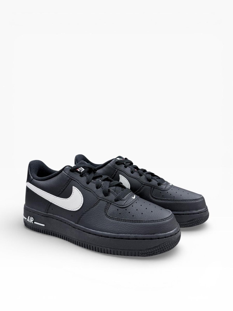 Black/Phantom/University Red