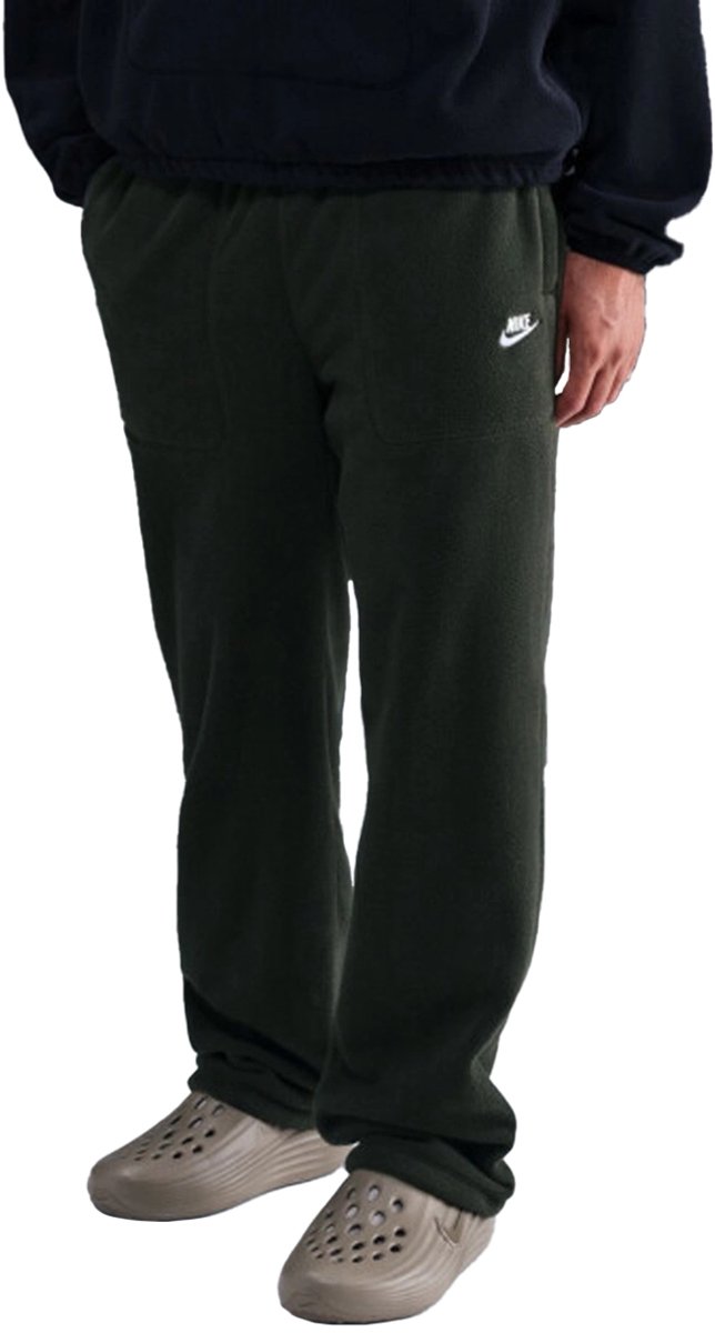 Nike club winter bottom in de kleur . Groen