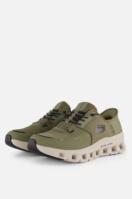 Paar groene sneakers met "Glide Step" zool en "Slip-ins" label.