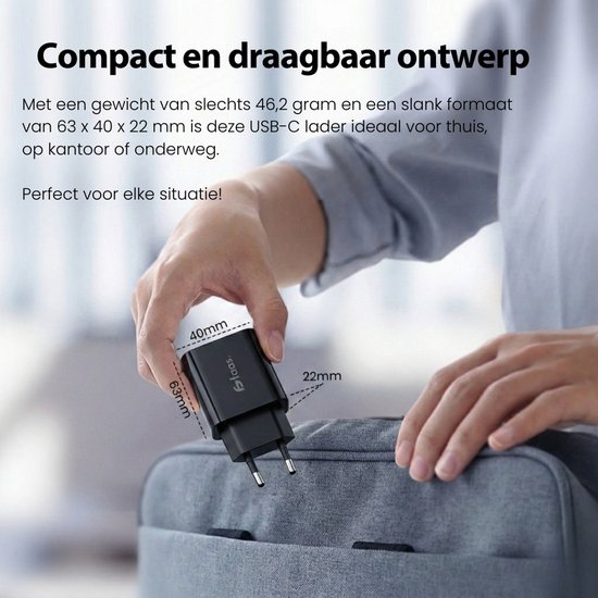 Hand die een compacte, zwarte 40W USB-C oplader vasthoudt, afmetingen 63x40x22mm.