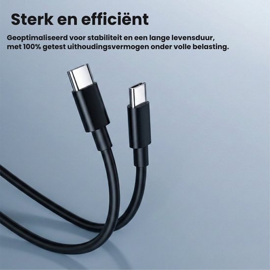 Twee zwarte USB-C naar USB-C kabels met metalen connectoren op een grijze achtergrond.