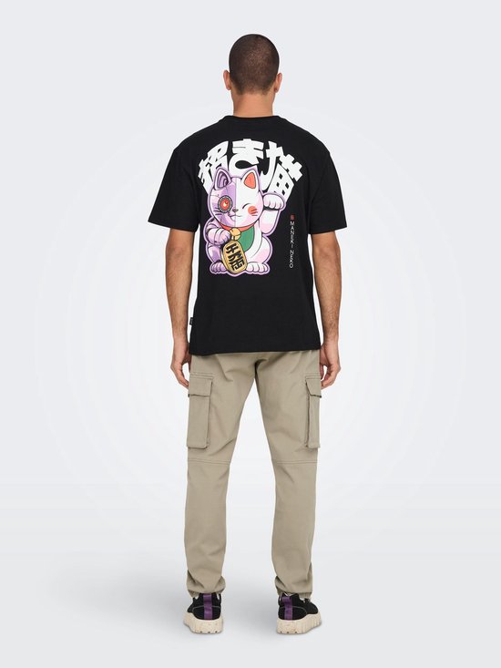 Zwarte T-shirt met een grote print van een robot Maneki Neko kat op de rug met Japanse tekens.