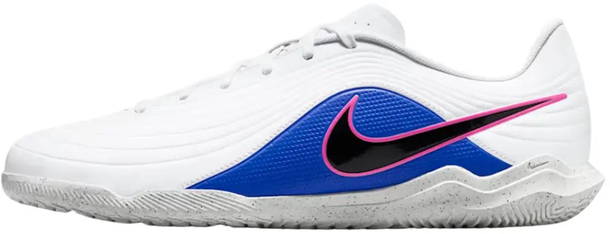 Nike tiempo maestro club indoor in de kleur wit.