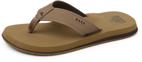 Bruine Reef teenslipper met suède bandjes en perforaties. Zwarte en bruine zolen.