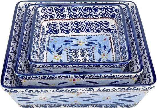 Set van 3 stapelbare vierkante ovenschalen, handgeschilderd met blauwe en witte patronen.