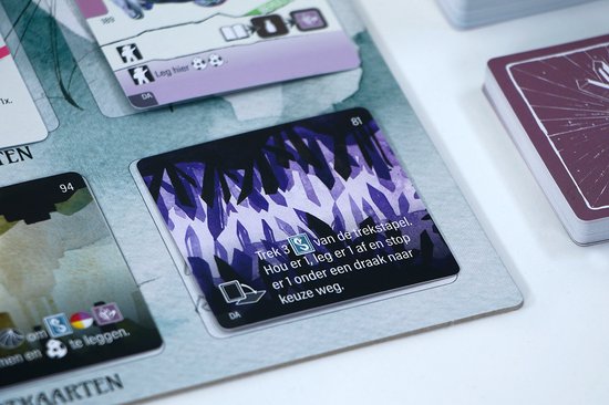 999 Games - Wyrmspan: Drakenacademie - Ontmoet nieuwe draken, grotten en drakengilden in deze uitbreiding op Wyrmspan!