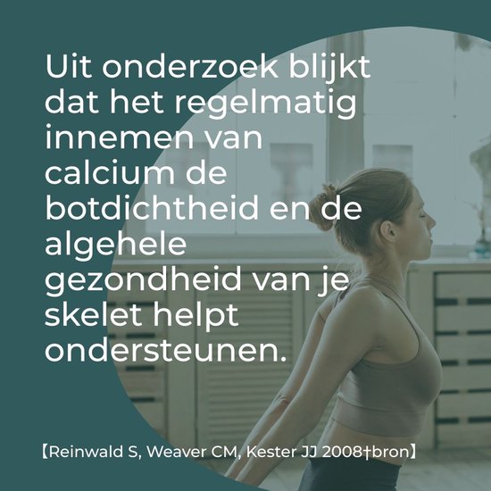 Vrouw die haar rug buigt, met tekst over calcium en botgezondheid.