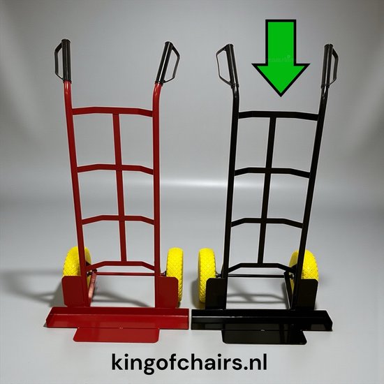 Twee steekwagens, één rode en één zwarte, met gele wielen. Groene pijl wijst naar de zwarte.