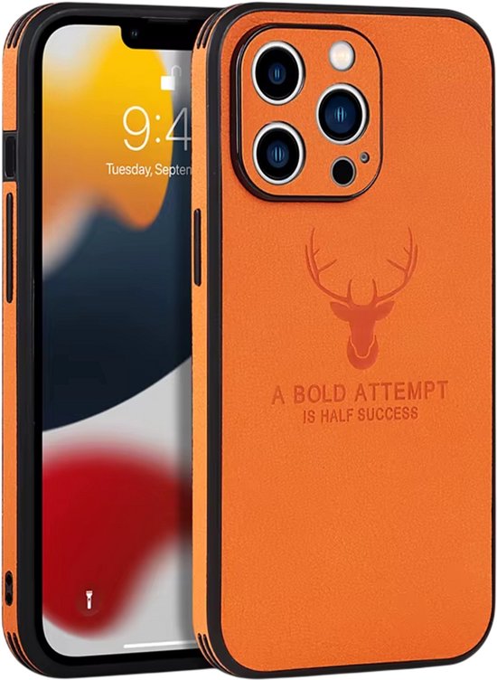 Coque de téléphone orange avec un design de tête de cerf et le texte "A BOLD ATTEMPT IS HALF SUCCESS".