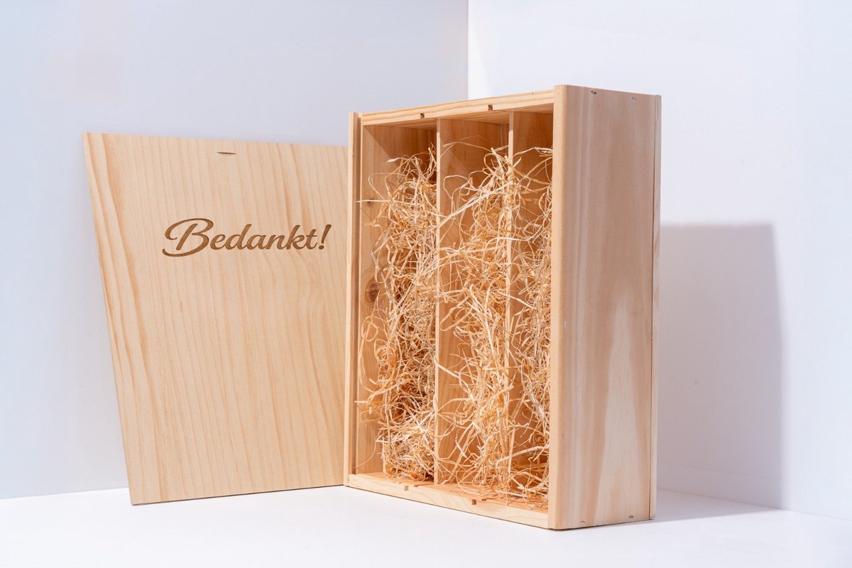 Houten wijnkist 3-vaks met gratis houtwol – Gegraveerd met “Bedankt!”