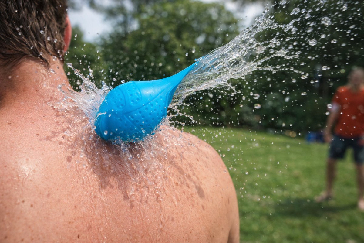 Eddy Toys splash bombs - set van 2 herbruikbare waterballen - rubber waterspeelgoed voor buiten - kleur blauw en groen - geschikt vanaf 6 jaar - voor uren buiten waterplezier in de tuin