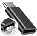 Zwarte USB-C naar Lightning adapter. Detail toont een Lightning-connector.