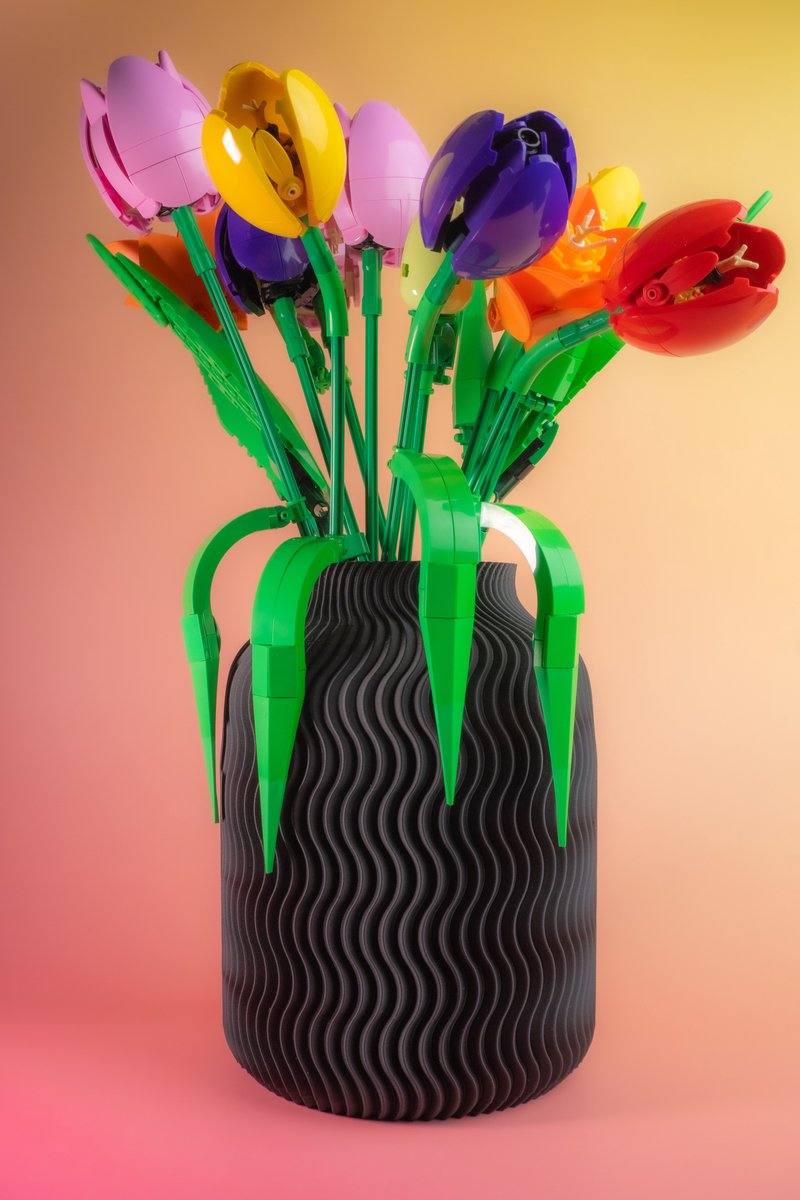 Vaas Grand Coral - met bloemen houder geschikt voor Botanical bloemen - Zwart - Maerc Design
