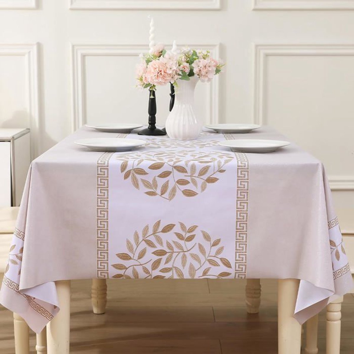 Waterdicht PVC-kunststof tafelkleed, strijkbestendig, 140x220 cm, beige bladmotief.