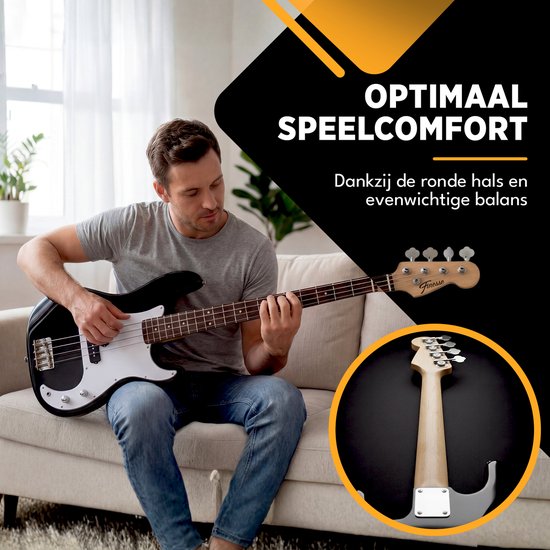 Man speelt ontspannen op een zwarte basgitaar met een witte slagplaat op een bank.
