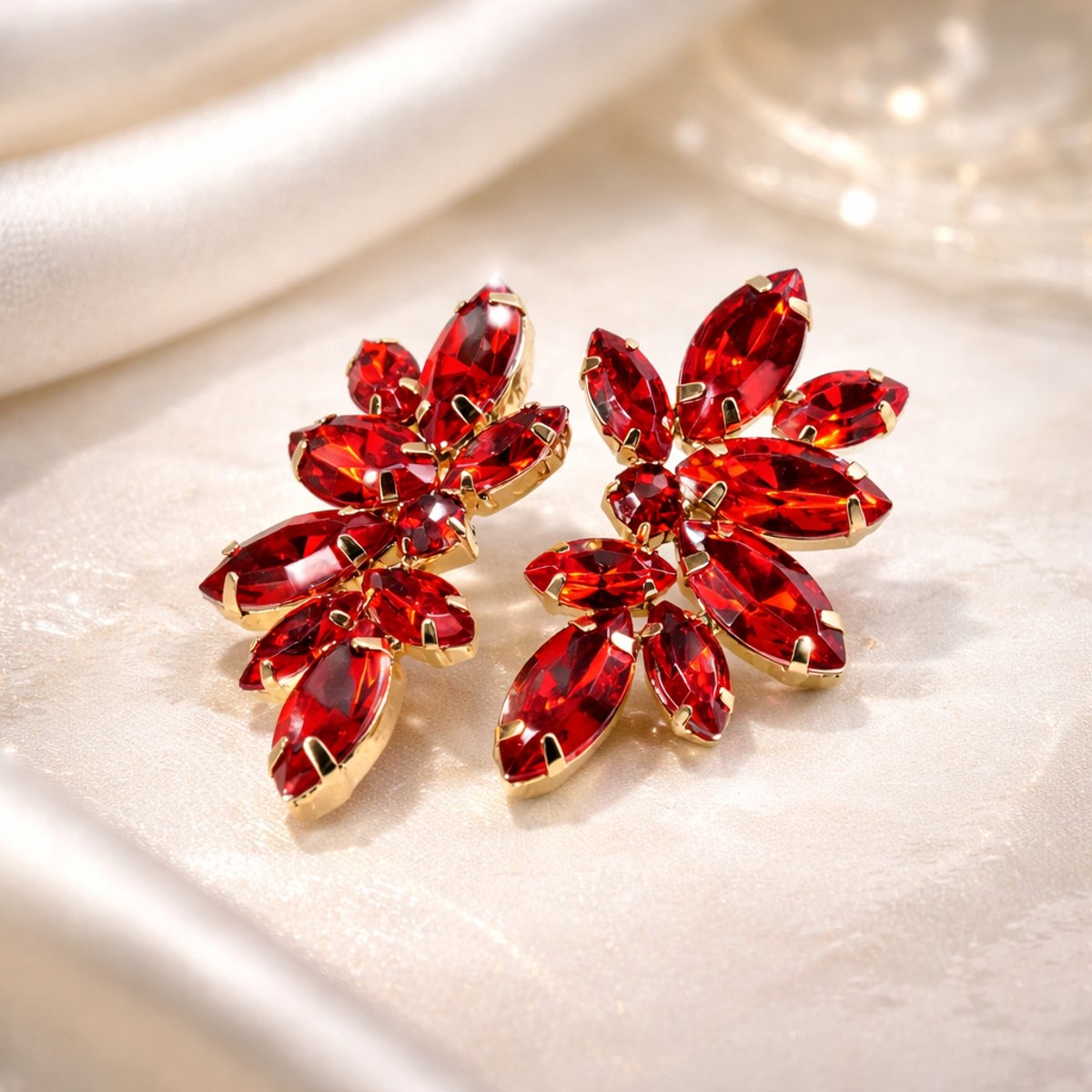 Brendoe Oorbellen Rode Kristallen – Goudkleurig – Kristal Cluster – Dames Statement Oorbellen