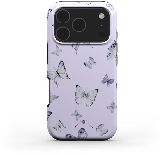 Coque de téléphone lilas avec un motif de papillons gris et blancs et une abeille.