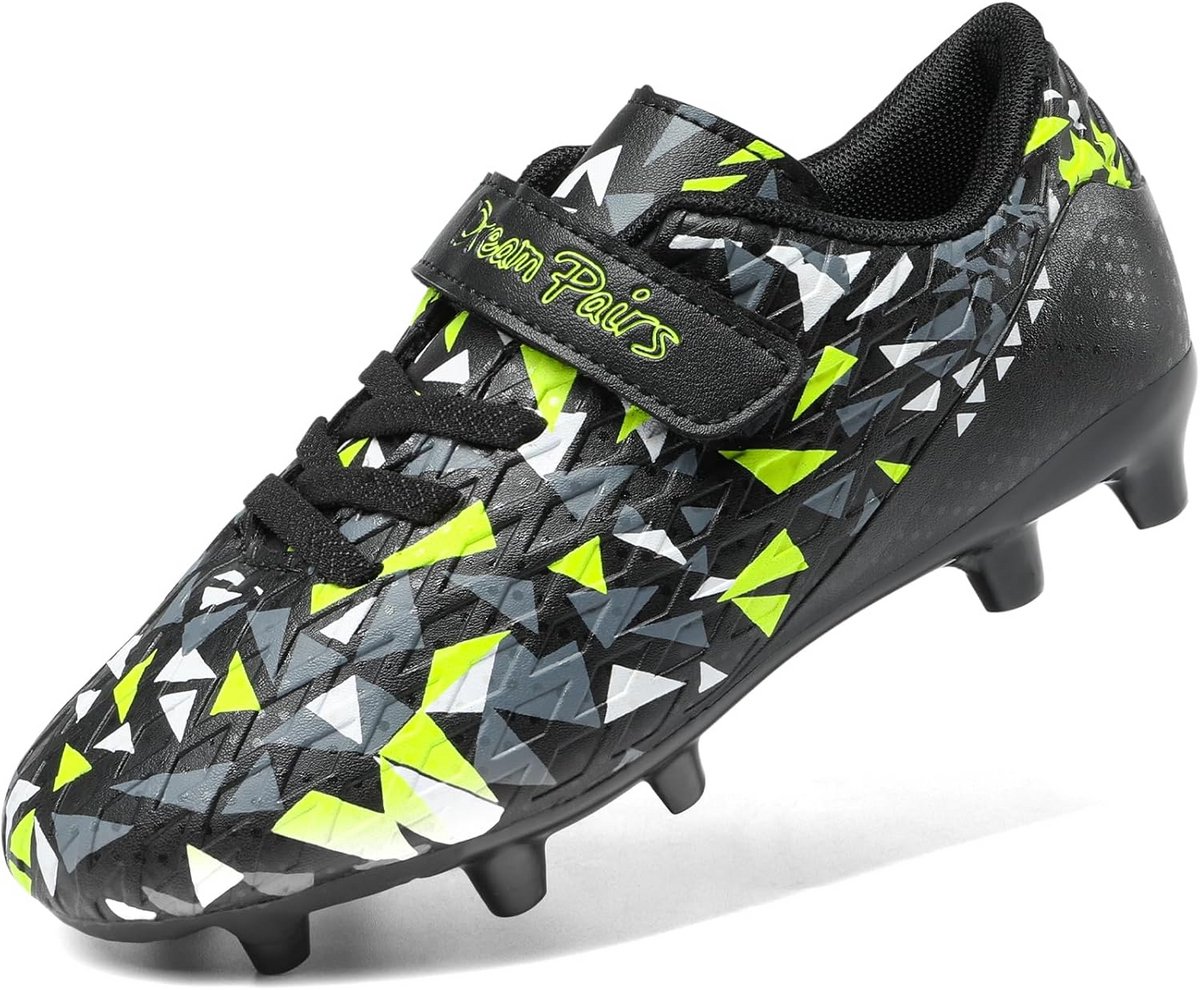 Comfortabele, stevige voetbalschoenen voor kinderen, met zwart-groene geometrische print en klittenbandsluiting.