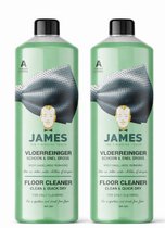 Twee flessen James Vloerreiniger Schoon & Snel Droog. Groene vloeistof met opdruk van een strik en een gezicht.