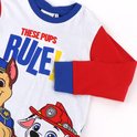 Detail van wit shirt met tekst 'THESE PUPS RULE!' en rode lange mouwen, met Chase en Marshall van Paw Patrol.