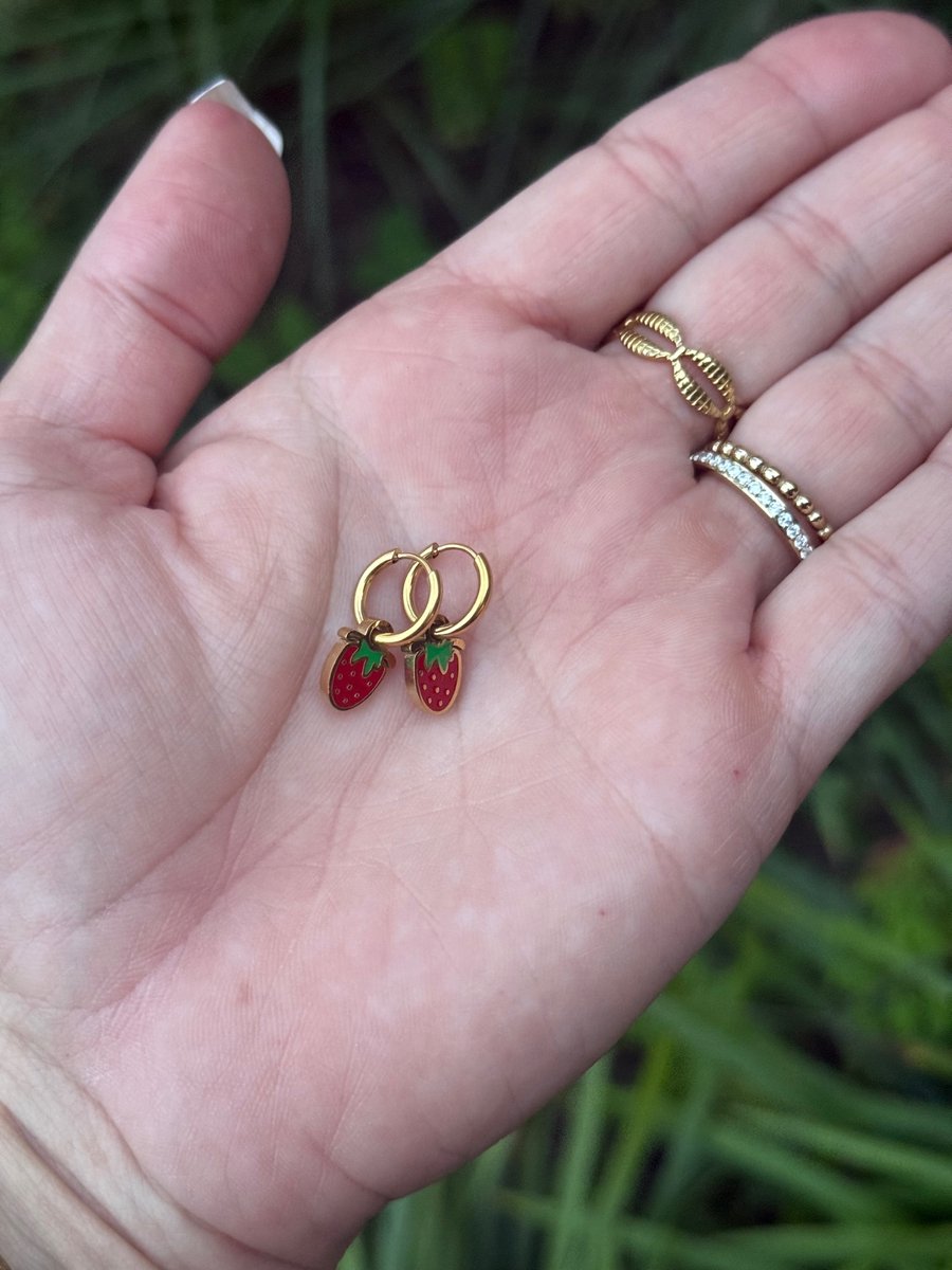 Kinderoorbellen - Stainless steel - Meisjes oorbellen - Oorbellen - Hypoallergeen - Sieraden - Aardbei oorbellen - Goud - Cadeautje meisje - Ringetjes oorbellen - Oorbelletjes Aardbei