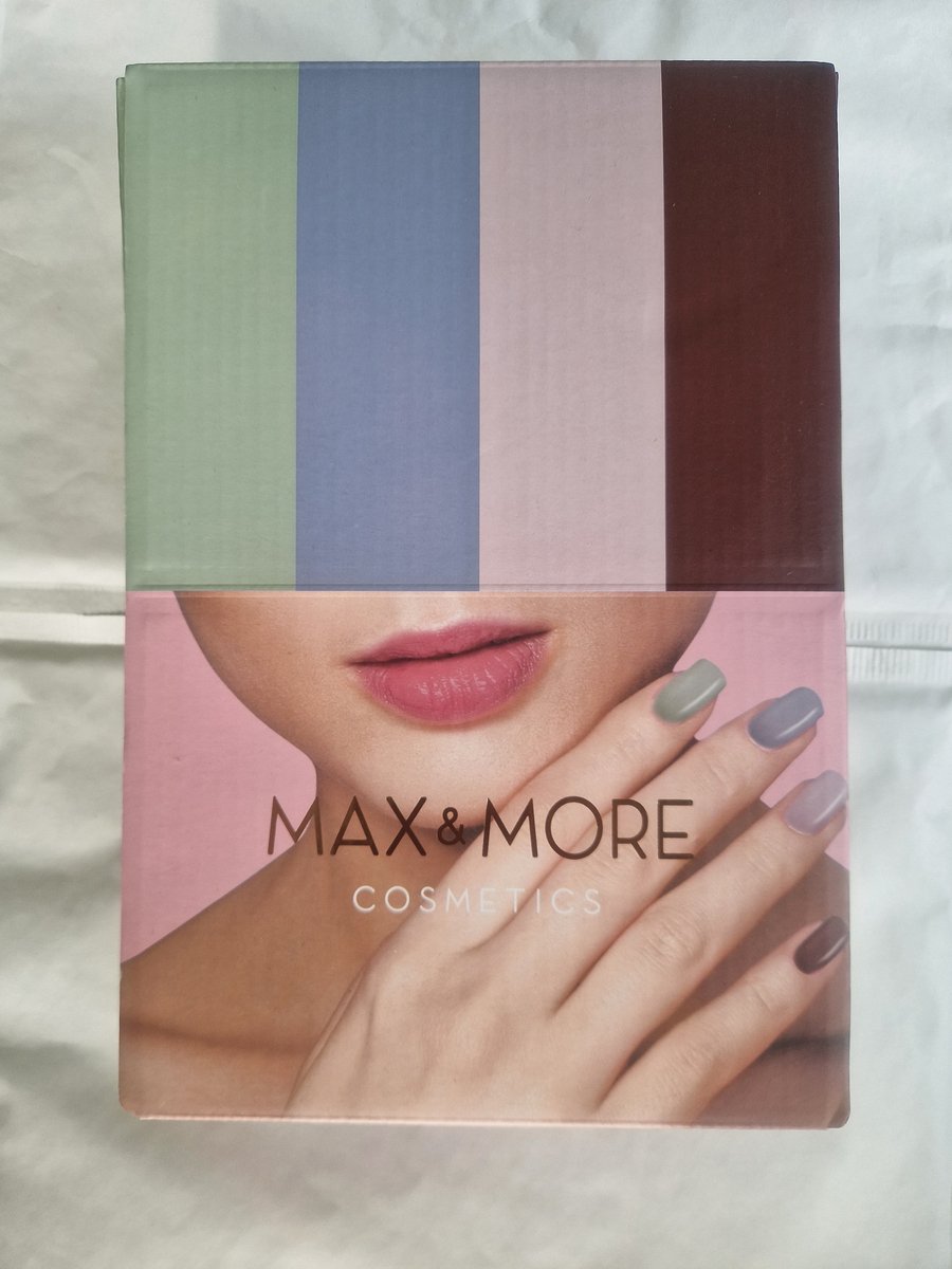 Max & More Nagellak - Cadeau voor vrouwen - Nagellak Set bestaande uit 24 stuks - 6x 4 verschillende kleuren - 476 Camouflage - 486 Lady Boss - 451 Euphoria - 496 Falling Leaves