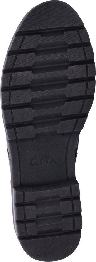 Donkerrode leren veterboot met grove profielzool met ara-logo.