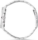 Zijkantaanzicht van een zilverkleurig Edifice horloge met band.