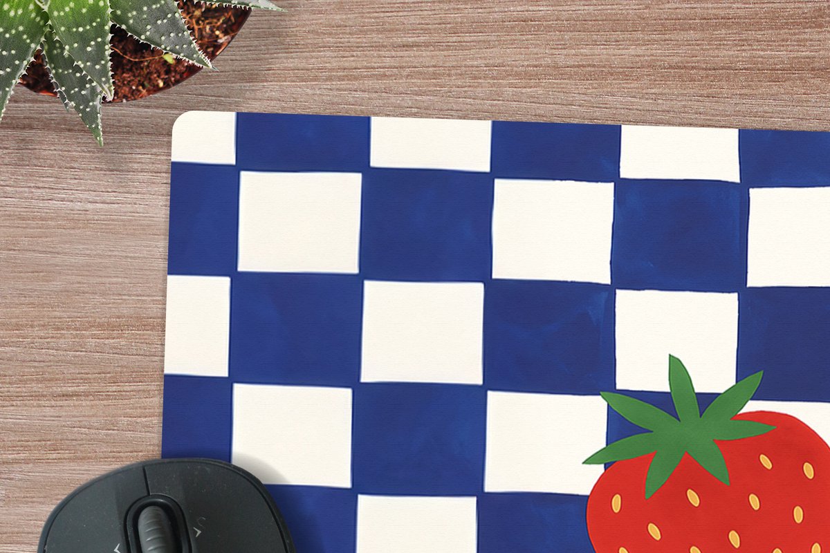 Muismat XXL 80x60 cm - Bureau onderlegger - Bureau mat Geblokt - Blauw - Aardbeien - Bureaumat - Gaming mousepad xl - Bureaulegger groot - Computer deskmat