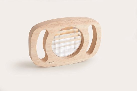 Kaléidoscope en bois avec deux poignées et une fenêtre quadrillée.