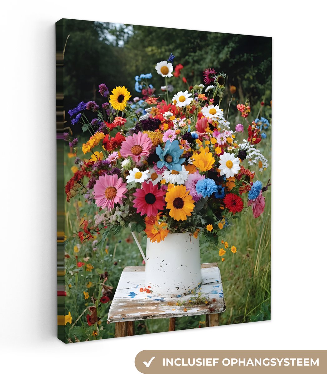 Canvas schilderij 60x80 cm - Exclusieve wanddecoratie Bloemen - Krukje - Gieter - Veld - M