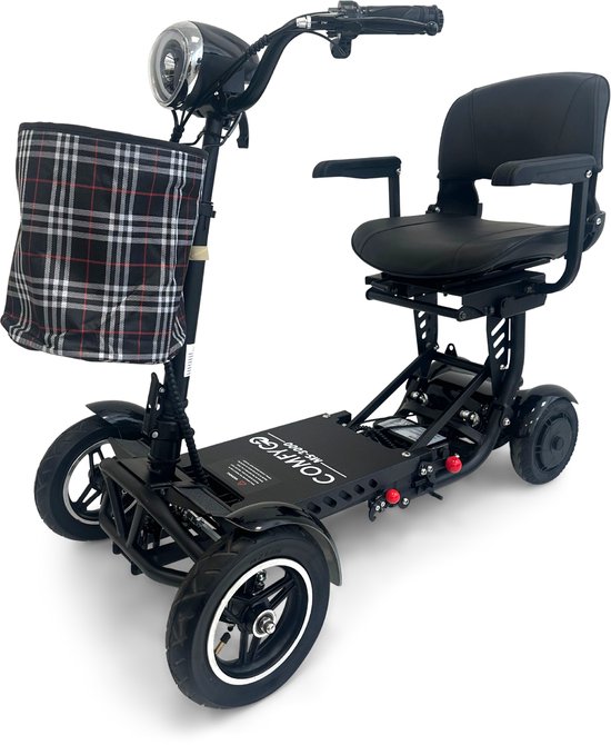 Zwarte vierwielige scootmobiel met ruitjesmandje, koplamp en zitje, met "COMFYGO" logo op de treeplank.