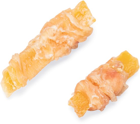 Twee zoete aardappel bites met kip, één langwerpig en één korter.