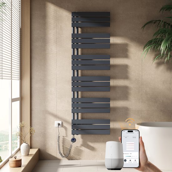Moderne antracietkleurige handdoekradiator in een badkamer, bediend via smartphone en een smart home-apparaat.