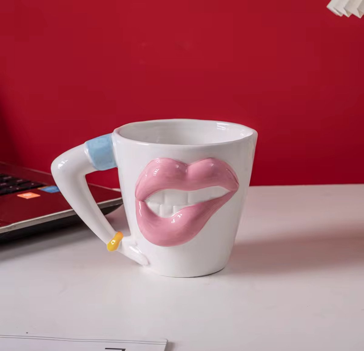Unieke Mok met Roze Lippen – Creatieve Koffiekop – Keramische Beker – 350 ml – Cadeau voor Hem & Haar