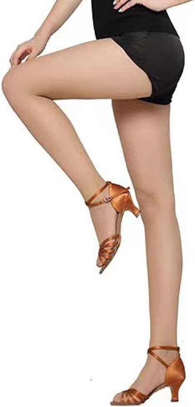 Manier Een Zeer Sexy Meisje Met Lange Benen In Modieuze, Visnetkousen, Een Korte Rode Leerrok En Zwarte High Heeled Schoenen Image101026189