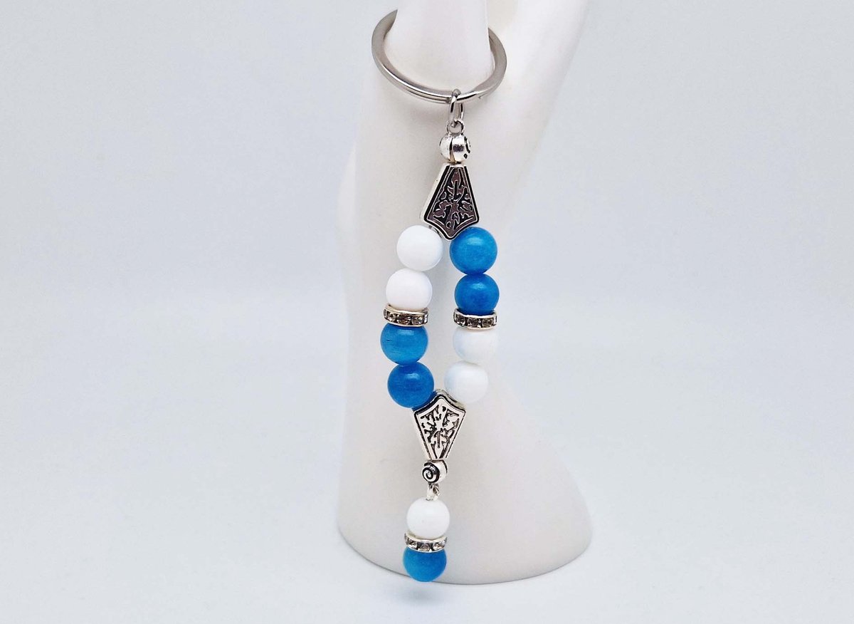 Handgemaakte Harmony Sleutelhanger van natuursteen "Witte Agaat-Blauwe Agaat" en metaal - diameter kralen 10mm - Aantal stenen10- Een mooi cadeau-idee en een bijzonder aandenken