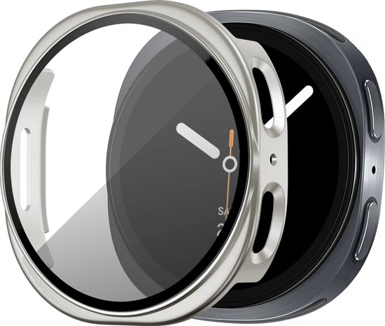Twee smartwatches, één met zilveren rand en donker display, de ander met donkergrijs bandje.