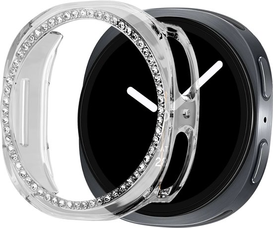 Transparante hoes met diamantjes, deels over een smartwatch met grijze wijzers.
