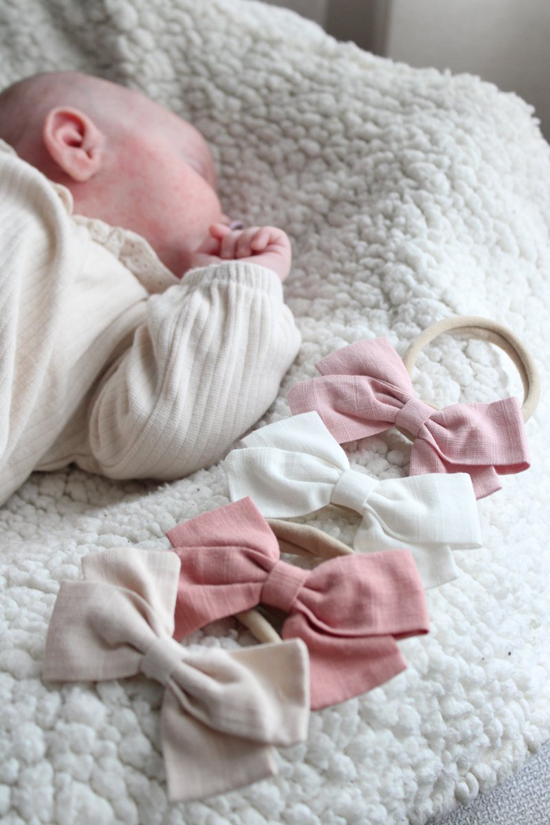 4x Baby Haarbandjes Strikjes – Rekbare Hoofdbanden voor Baby, Peuter en Kleuter – Mommy musthaves - Zachte Elastische Haaraccessoires – Polyester Haarband Set Meisjes
