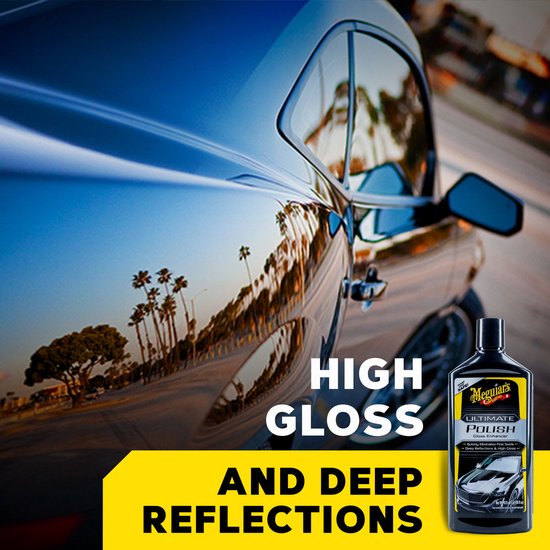 Zij-aanzicht van een glanzende blauwe auto met reflecties van palmbomen en een fles polish. Tekst: HIGH GLOSS AND DEEP REFLECTIONS.