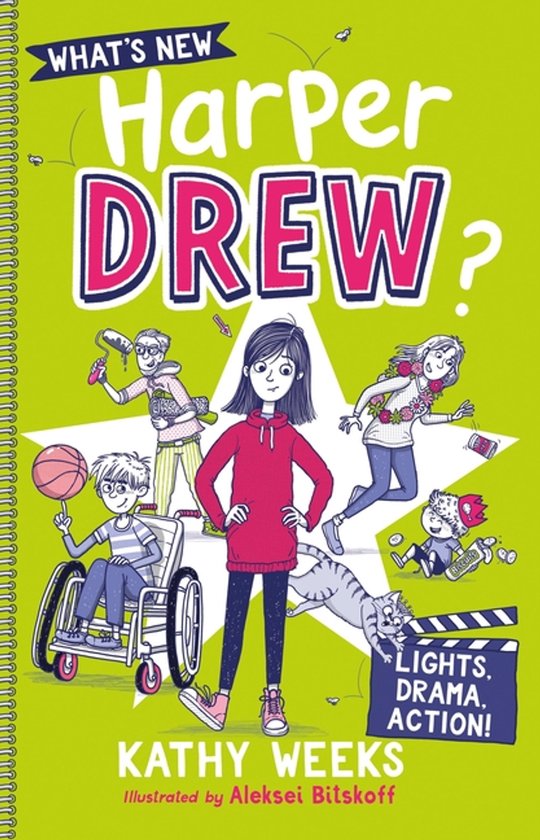 Boekcover: Harper Drew met een roze hoodie, omringd door vrienden. 'Wat is er nieuw, Harper Drew?'