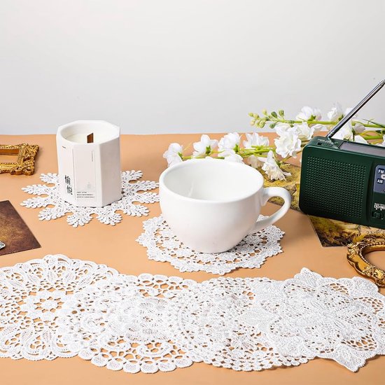 Drie kleine kleedjes met handwerk - T w e e d e h a n d s w e r k